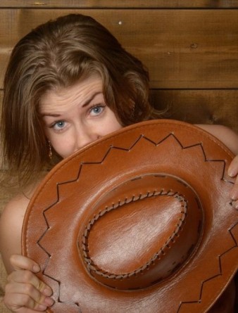 Табиғаттағы жалаңаш эротикалық фотосуреттер Об қонақ үйіндегі жезөкшелер